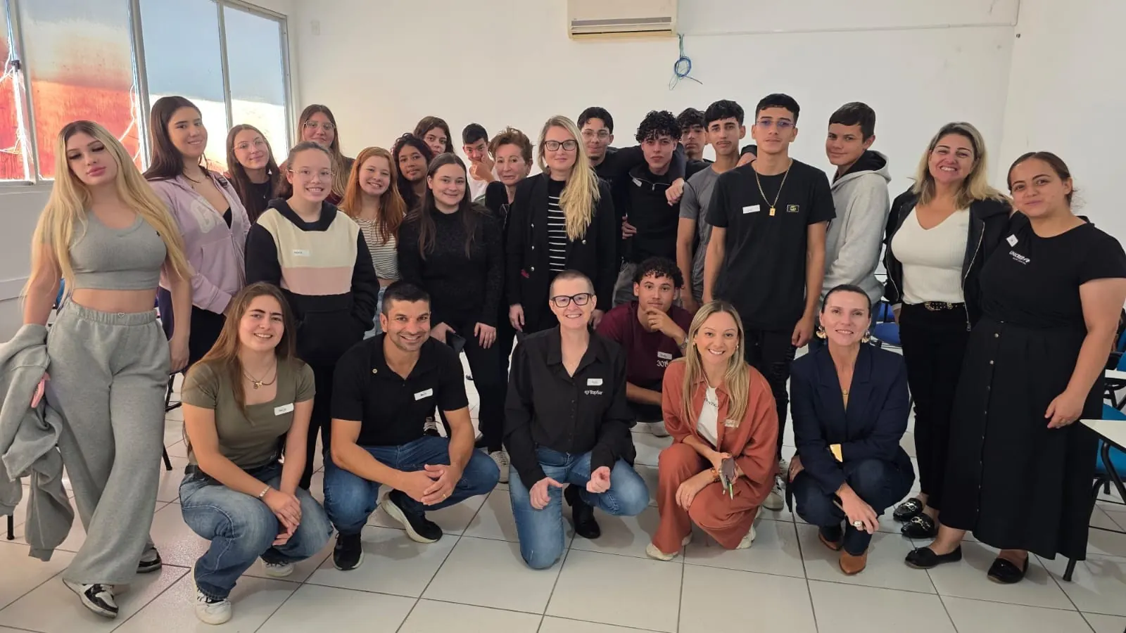 Primeira Turma reunida com professores e voluntários